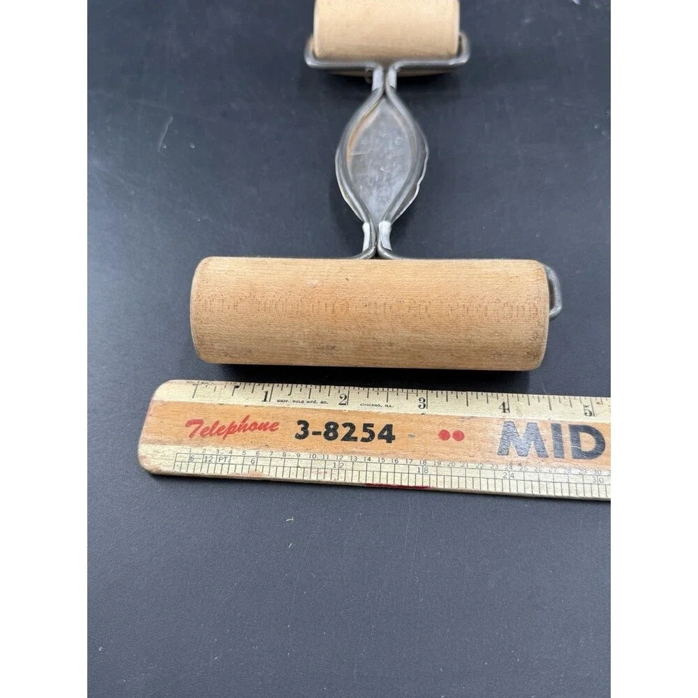 Vintage Ekco Pastry And Pizza Roller Small Wooden Rolling Pin USA